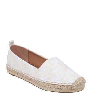 *NWT* Marc Fisher Cacera 2 Flat